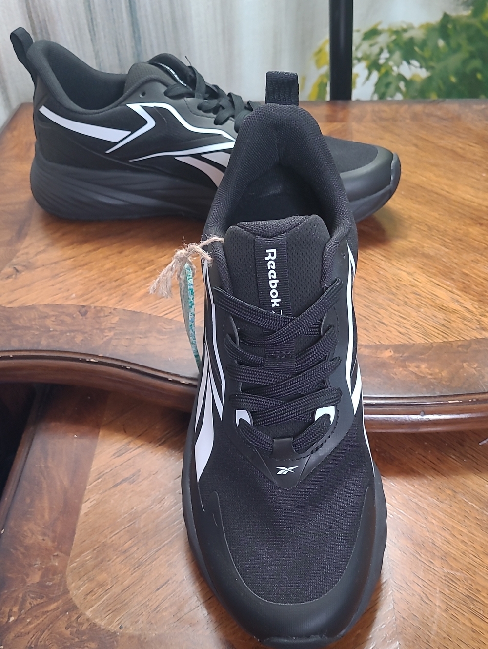 New! Reebok Verse Mens 9.5 Black White Lightweight Athletic Sneakers